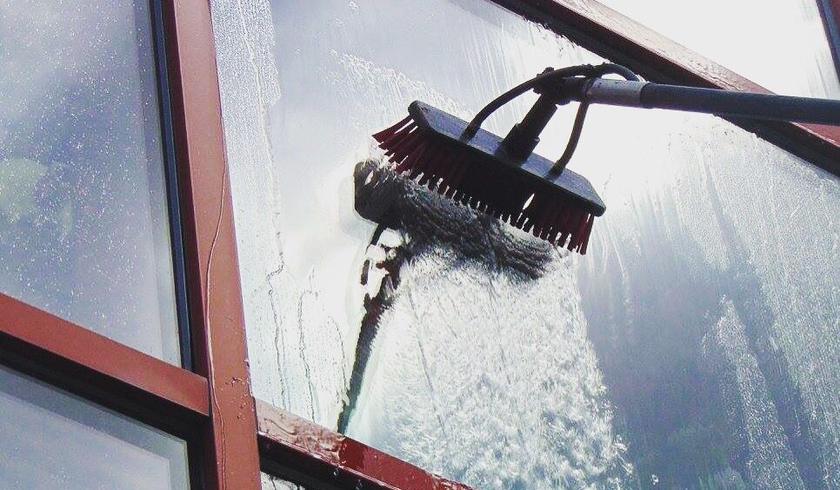 Water-fed brush and purified water cleaning exterior window glass